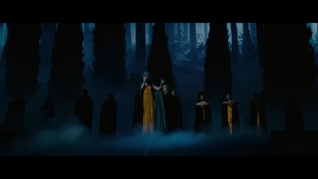 Taylor Swift Suddenly Vanished Whilst Singing