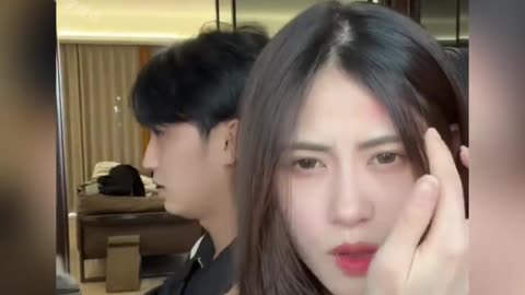 盘点男人打游戏时有多敷衍，这操作 #情侣日常 #男朋友敷衍你的样子 #万万没想到 #看一遍笑一遍 #搞笑