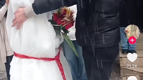 Iranier met z’n denkbeeldige vrouw 😂😂