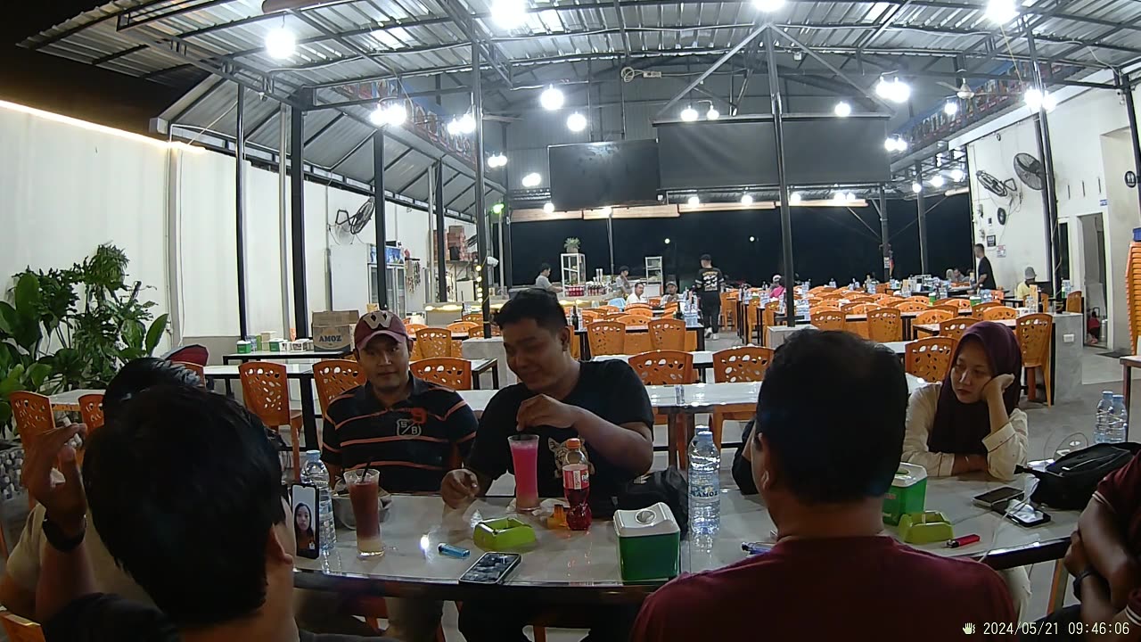 Business Over Brews: Startup Talks at the Café