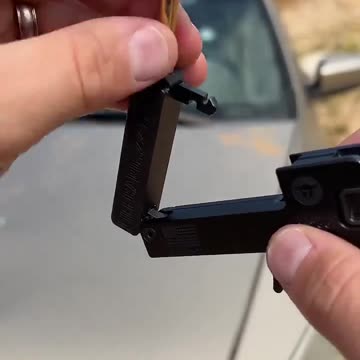 CREDIT CARD-SIZED FOLDABLE GUN