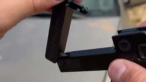 CREDIT CARD-SIZED FOLDABLE GUN