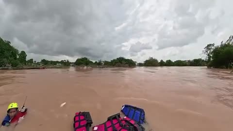 A rescue boat carrying bodies capsized in a Songkhla canal after waves hit its bow.