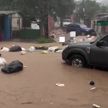 Calles cubiertas de basura en Tormenta Melissa RD