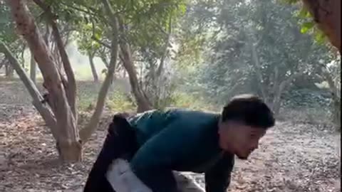 Amrud todhte pakdha gya😂