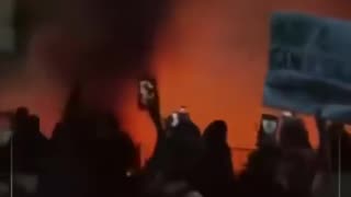 Mexico Protesters Burn Isreali 🔥 embassy to the ground.
