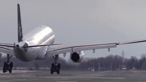 Mid-Air Panic on SpiceJet Flight: Window Frame Comes Loose, Passengers Share Shocking Videos!