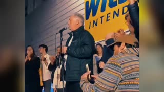 Wilson Ezquerra, reelecto intendente de Tacuarembó, festejando y agradeciendo a la gente