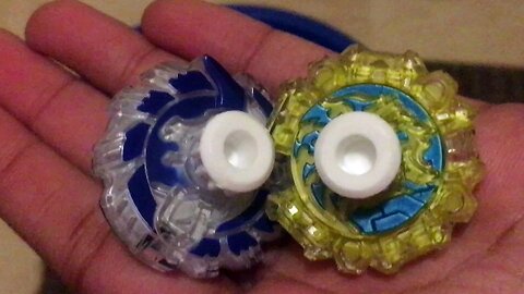 Unicrest vs Baldur! | Beyblade Micros Battle! | Beyblade Zenin!