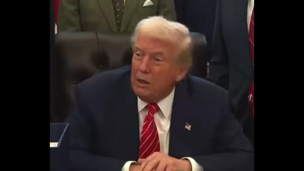 🤵💣 Trump throws petty tantrum while dodging question on