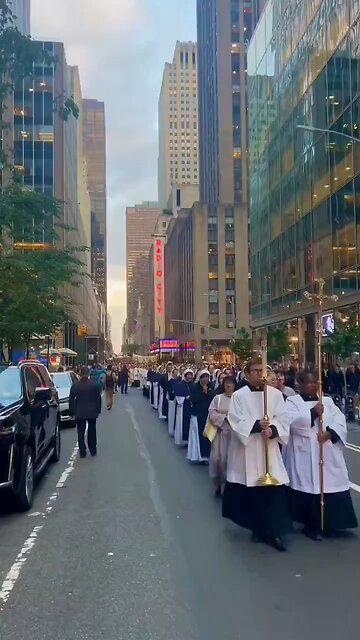 10,000 Catholics March Through The Streets Of New York City Praying For Peace