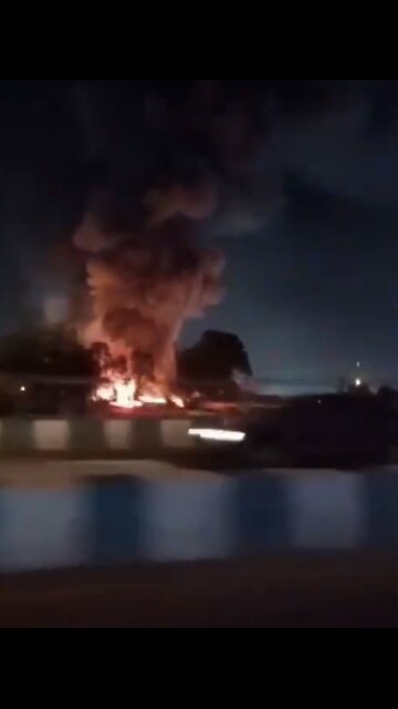 MASSIVE FIRE ERUPTS🚗🚏🔥🚍🔥📸AT SOUTHERN BUS TERMINAL IN IRAN🇮🇷🛣️🚙🚦🔥🚍💫