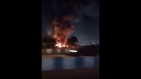 MASSIVE FIRE ERUPTS🚗🚏🔥🚍🔥📸AT SOUTHERN BUS TERMINAL IN IRAN🇮🇷🛣️🚙🚦🔥🚍💫