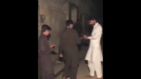 Pakistan: Man accidently shoots friend in face.