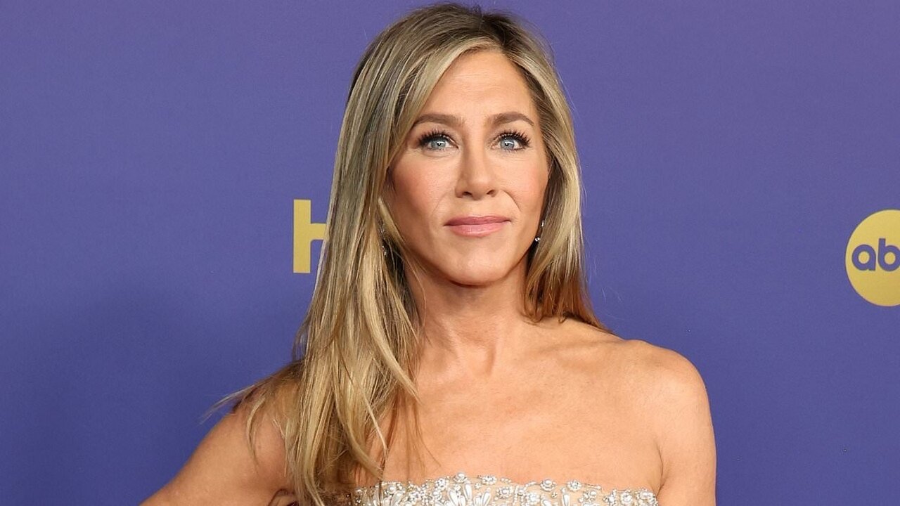 Jennifer Aniston Talks The Last Of Us Cameo & Pedro Pascal Rumors