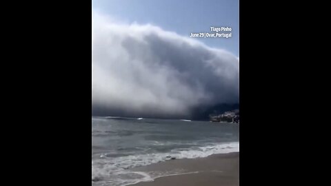 STRANGE GIANT CLOUD COVER WHOLE BEACH IN PORTUGAL🇵🇹☁️🌊🏄‍♂️💫