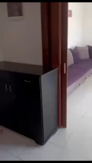 TRUE ISLAM: Syrian militias force an antire Druz family to Jump off their porch while shooting them!