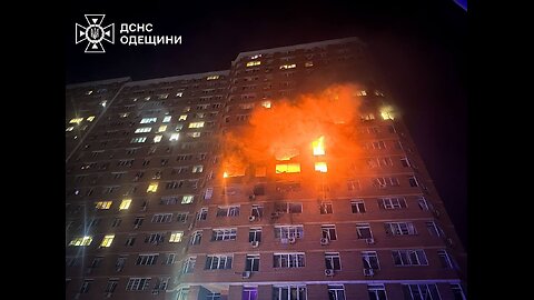 😡 At night, Russians attacked Odesa, hitting a 21-story residential building.