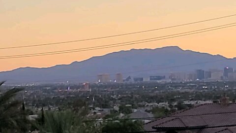 Did you SEE tonight's HAZY Las Vegas sunset? Check THIS out! 08.17.2025 #follow #lasvegas #gaming