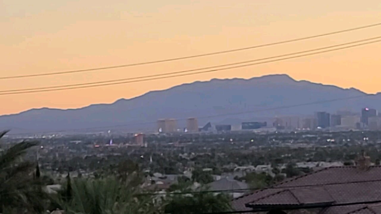 Did you SEE tonight's HAZY Las Vegas sunset? Check THIS out! 08.17.2025 #follow #lasvegas #gaming
