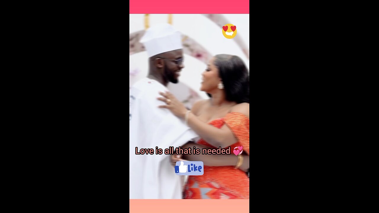 Guess what he was telling her 💞