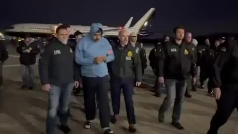Close up video of Nicolás Maduro being escorted out of a plane by US authorities in New York.