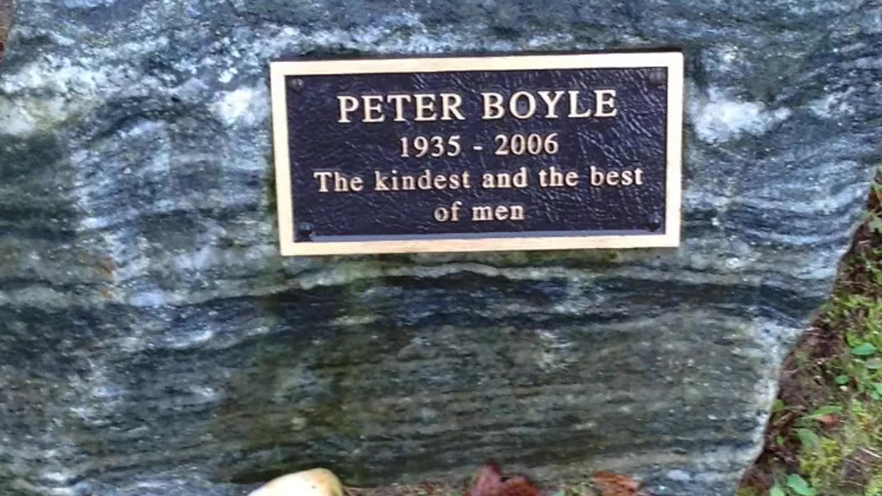 FAMOUS GRAVES - VOL. 345: PETER BOYLE