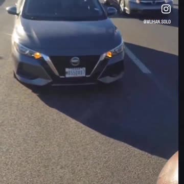 A bӏасk films itself obstruсtіng traffic.