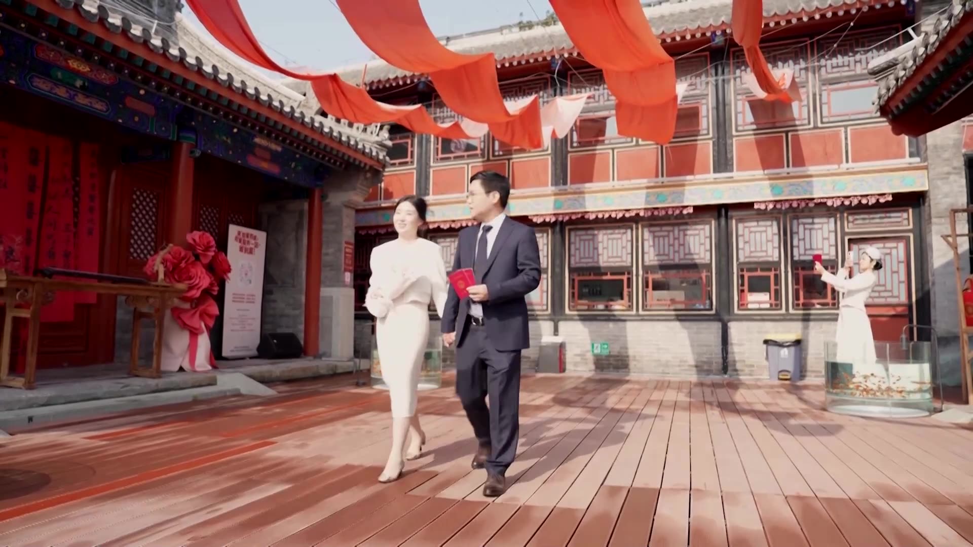 China hopes picture-perfect wedding spots will halt falling births