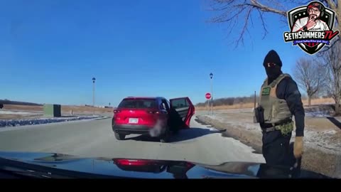 Rabid Responder thinks she’s untouchable refuses to comply while ICE has her detained.