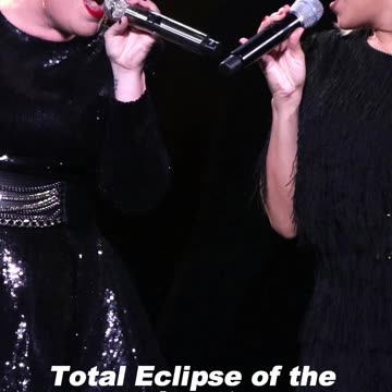 Kelly Clarkson & Jessi Collins Tribute "Total Eclipse of the Heart" in Kellyoke - WorldEye