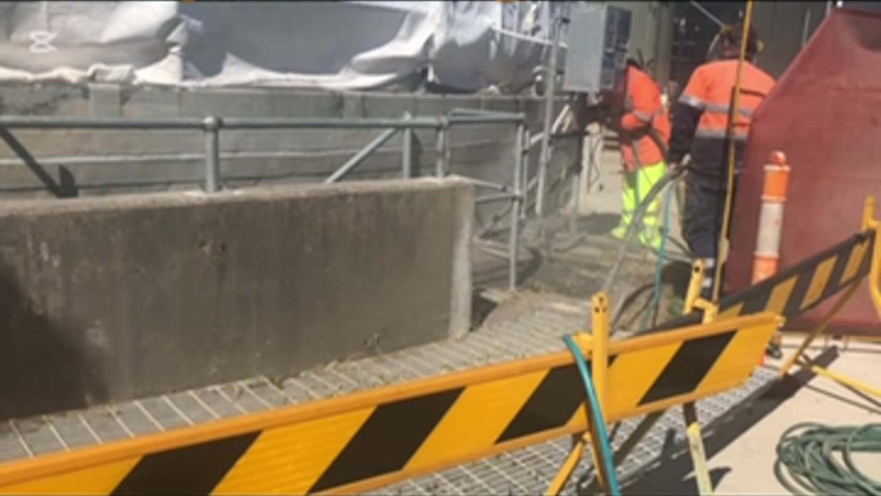 Cleaning a Gas Bas Band on Clarifier in preparation for Polyurea