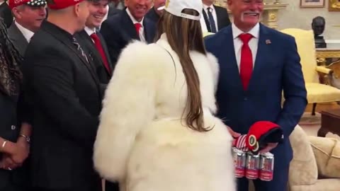 OUR BEAUTIFUL AUTO WORKERS LOVE NICKI MINAJ!!!😍😍😍