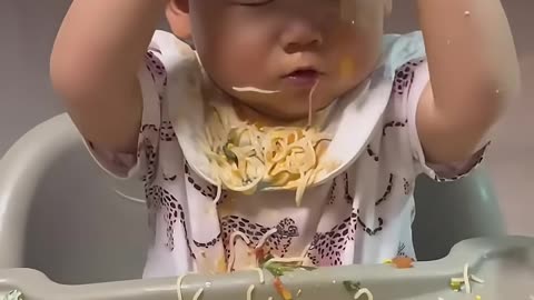 Hilarious Babies Eating: First-Time Food Adventures