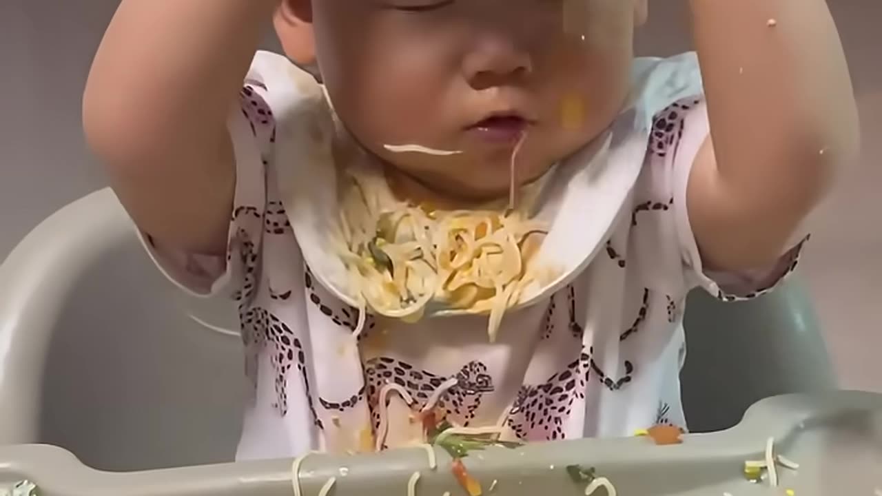 Hilarious Babies Eating: First-Time Food Adventures