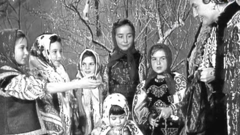 Grupuri folclorice din Bistrita si Mehedinti - Arhiva 1983