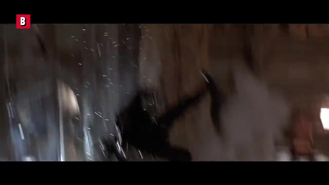 Lara Croft VS SWAT