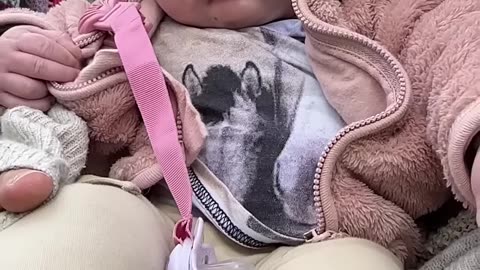 baby kayla soaking up the sun in mommy’s lap ☀️💖