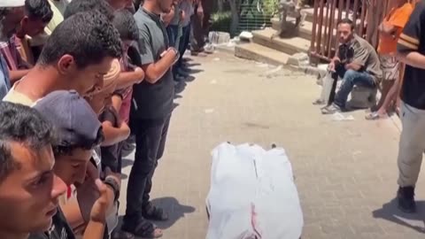 Al menos 22 palestinos mueren por disparos al buscar ayuda en Gaza