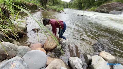 Wetlook fully dressed in jeans