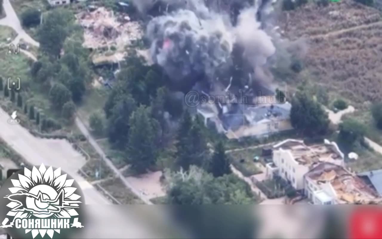 💣 Bombarding the enemy headquarters with two French bombs, - Soniashnyk