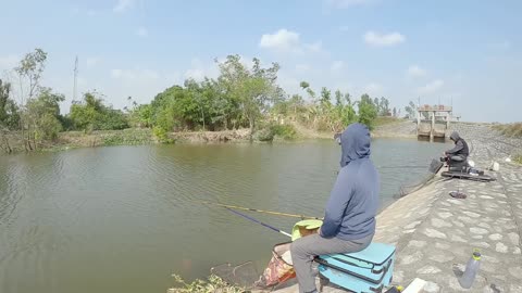 Walleye Night Fishing in Deep River Channels