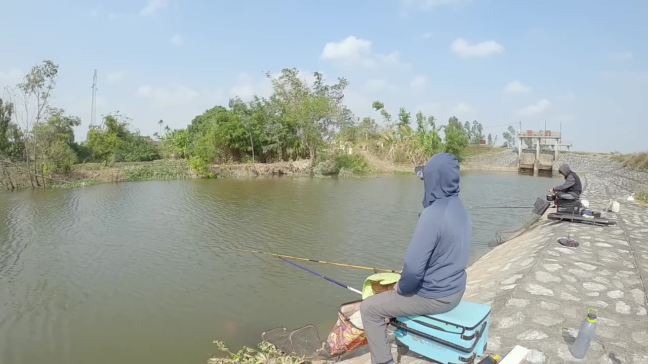 Walleye Night Fishing in Deep River Channels