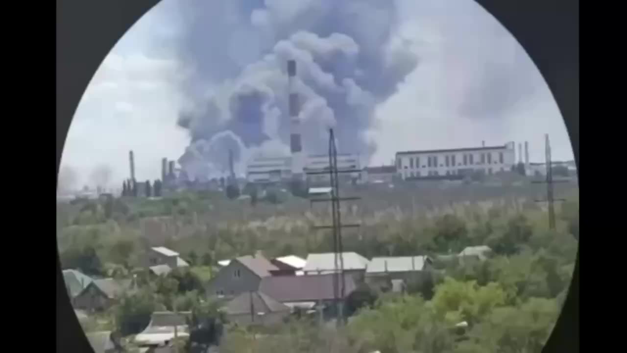 🔥 Nighttime drone attack on Lukoil refinery in Volgograd sets two pipelines and