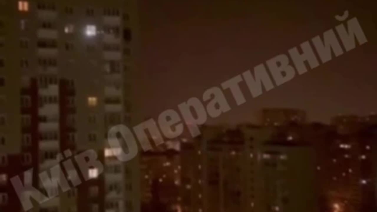 🤬 Video with the moment of night strike on a high-rise building in Kyiv.