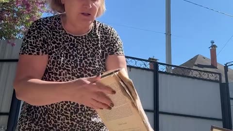 Ucranianas rompen libros de clásicos rusos
