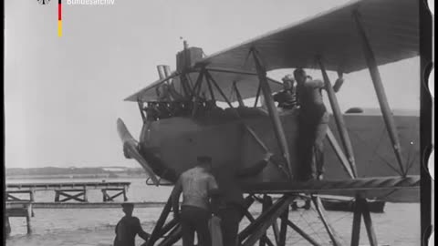 BArch_K_116898_1R_Im_Flugzeug_ueber_Travemuende_1