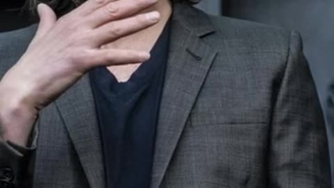 KEANU REEVES IS A SAINT!!! pid you know hy??? #keanuReeves #Actsofkindness Screen ranslate #keanu