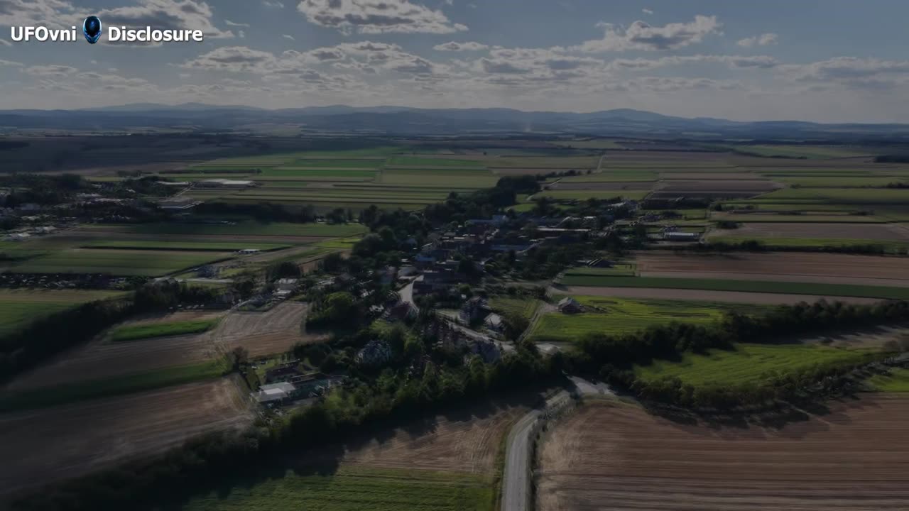 Des images de drone montrent un objet inexpliqué au-dessus de Gadzowice, en Pologne