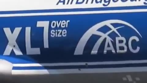 Super Heavy Jumbo Jet Stops in One Second After Landing #Aviation #AeroArduino
